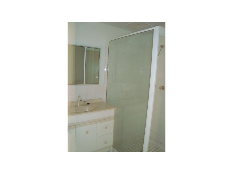 2/9 Christina Court, Mermaid Waters QLD 4218