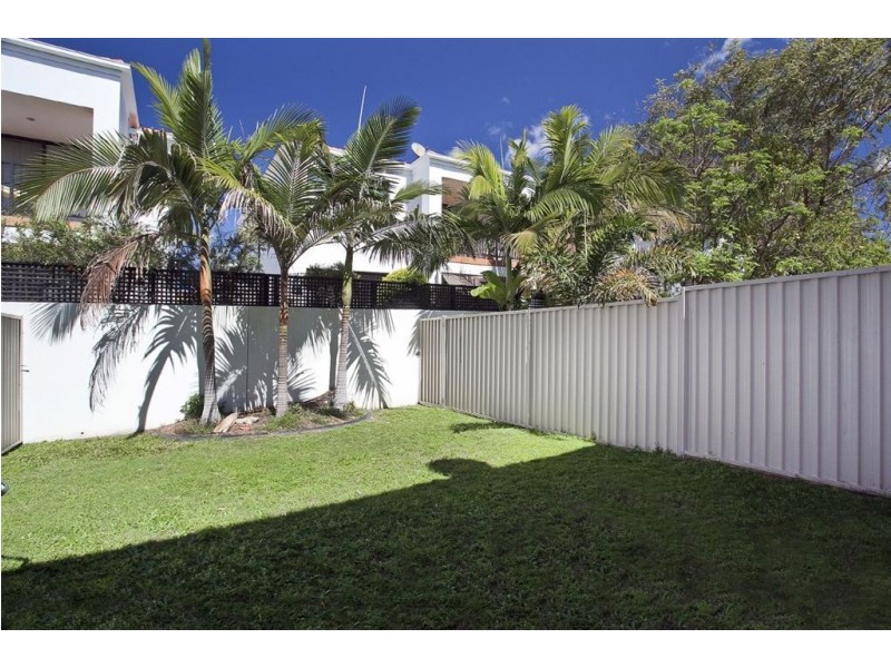 28/2 Karbunya Street, Mermaid Waters QLD 4218