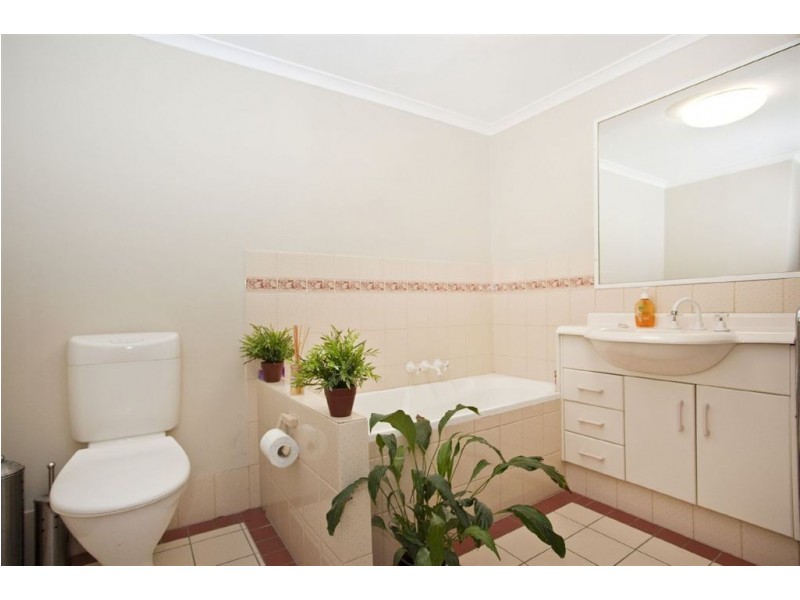 5/51 Pohlman Street, Southport QLD 4215