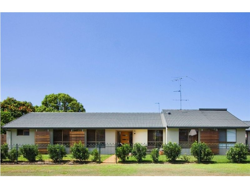 8 Sigatoka Place, Clear Island Waters QLD 4226