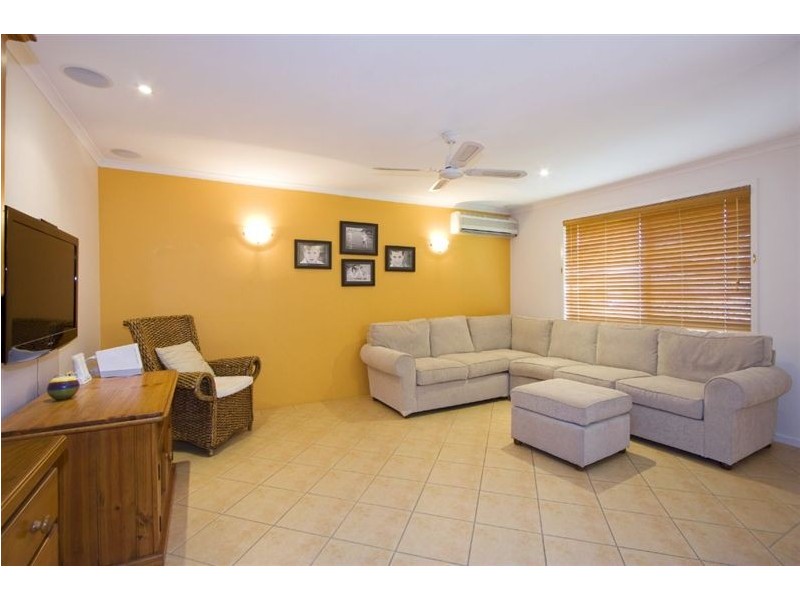 8 Sigatoka Place, Clear Island Waters QLD 4226