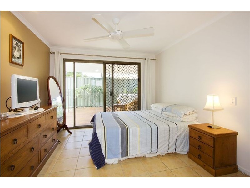 8 Sigatoka Place, Clear Island Waters QLD 4226