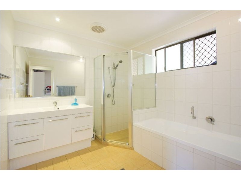 8 Sigatoka Place, Clear Island Waters QLD 4226