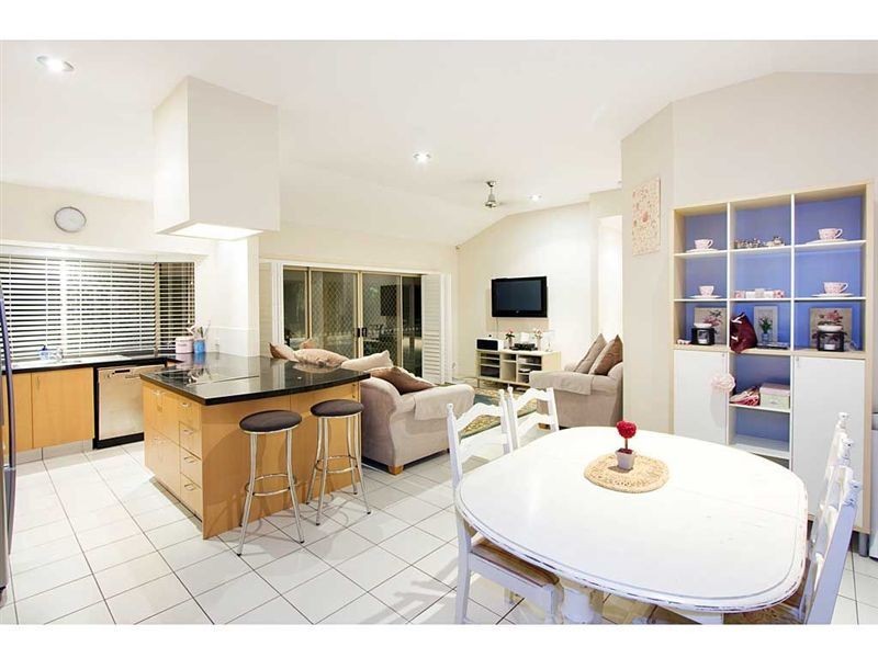 47 Marbella Drive, Benowa QLD 4217