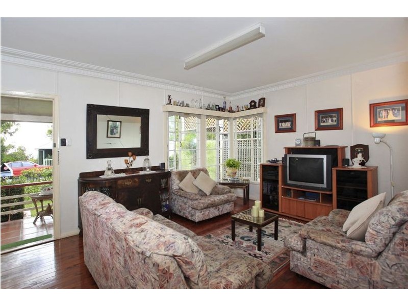 202 Ocean Parade, Burleigh Heads QLD 4220