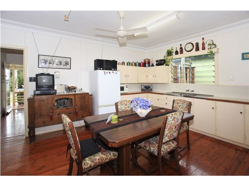 202 Ocean Parade, Burleigh Heads QLD 4220