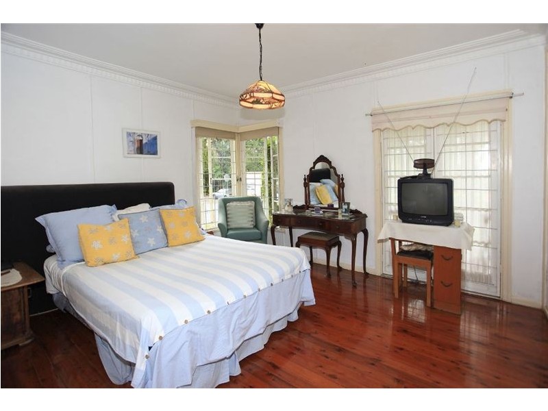 202 Ocean Parade, Burleigh Heads QLD 4220