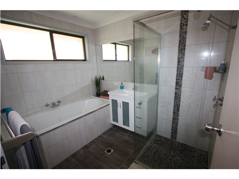 140 Burleigh Street, Burleigh Waters QLD 4220