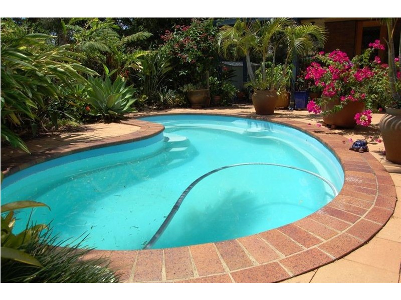 4 Radiata Court, Elanora QLD 4221