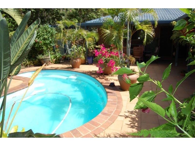 4 Radiata Court, Elanora QLD 4221