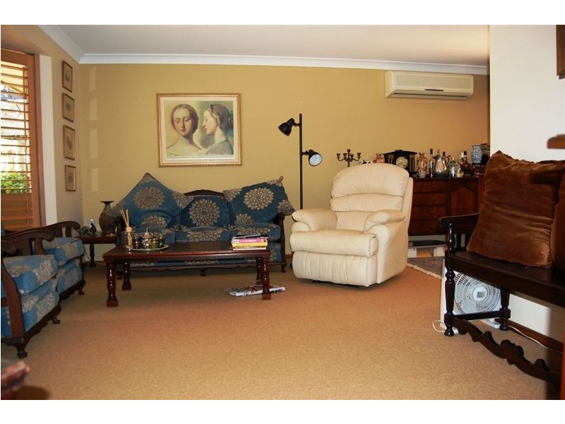 4 Radiata Court, Elanora QLD 4221
