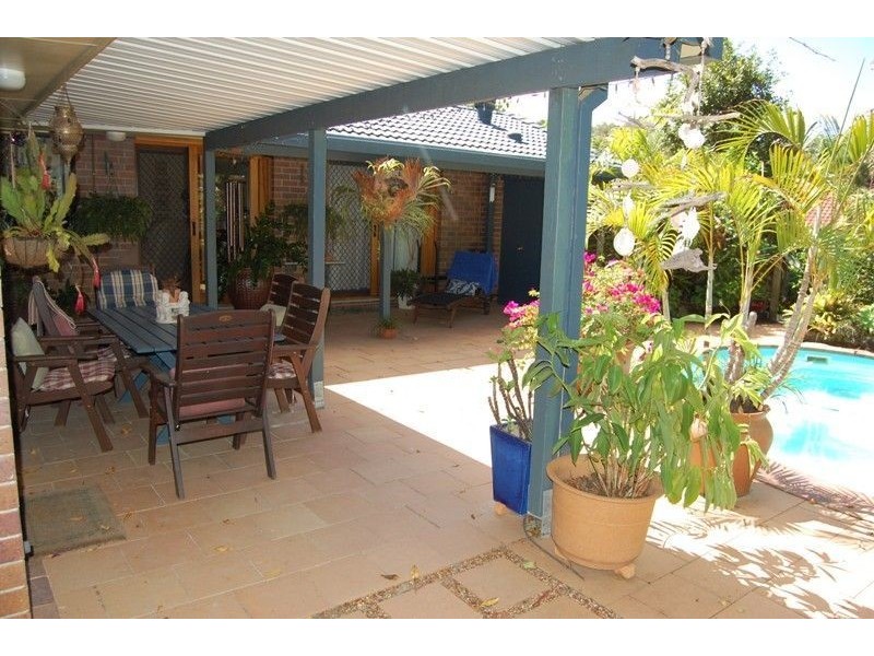 4 Radiata Court, Elanora QLD 4221