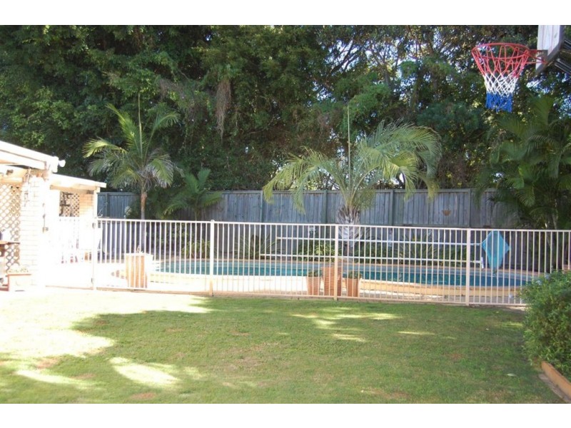 8 Nalya Court, Mermaid Waters QLD 4218