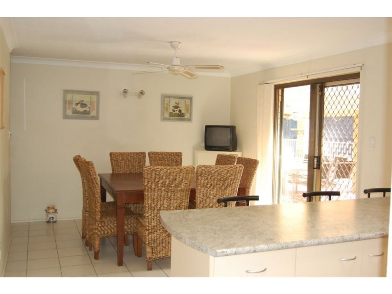 8 Nalya Court, Mermaid Waters QLD 4218