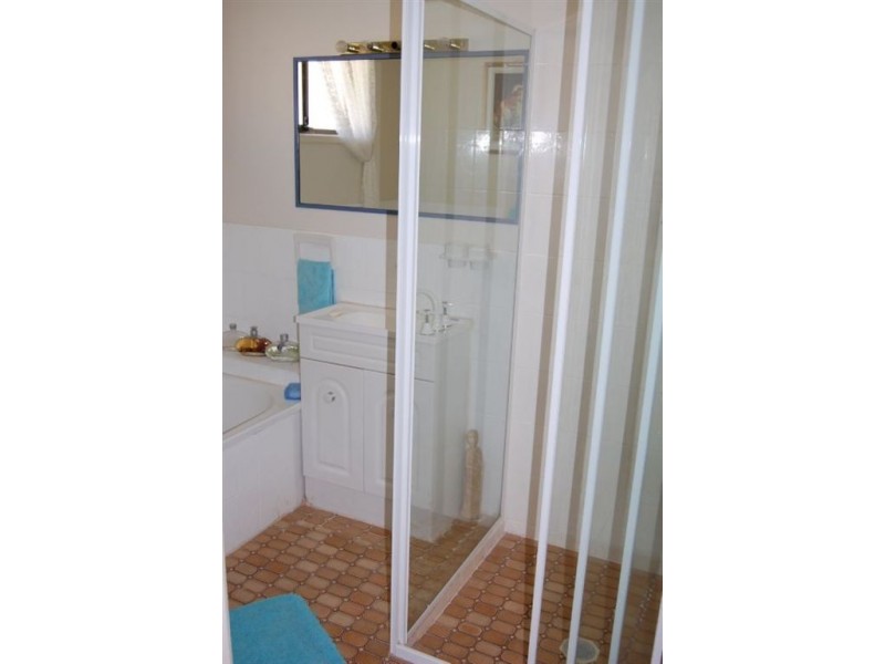 8 Nalya Court, Mermaid Waters QLD 4218