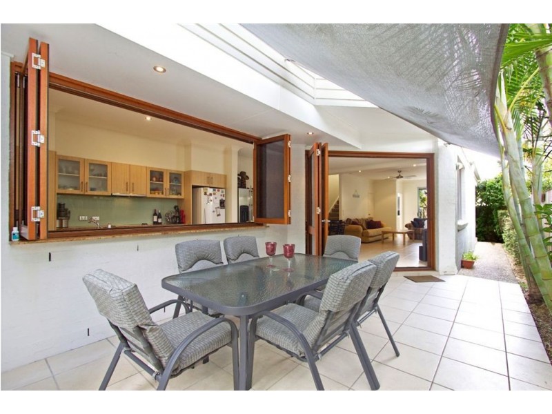 2/6 Elizabeth street, Tugun QLD 4224