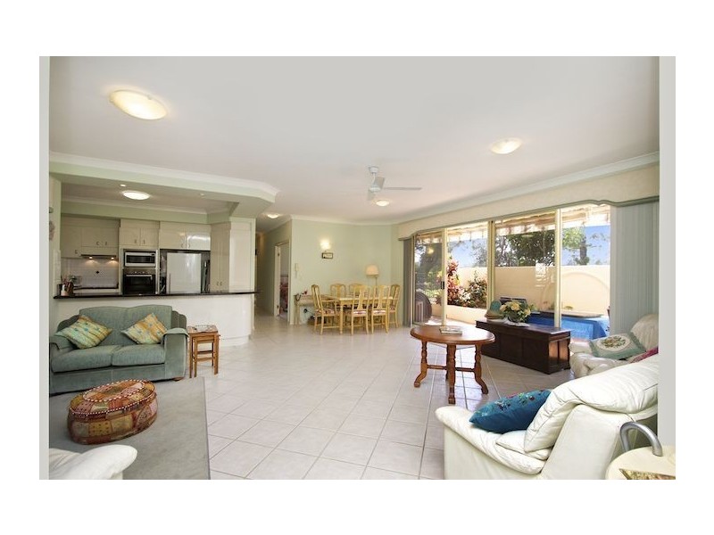 1/231 Golden Four Drive, Bilinga QLD 4225