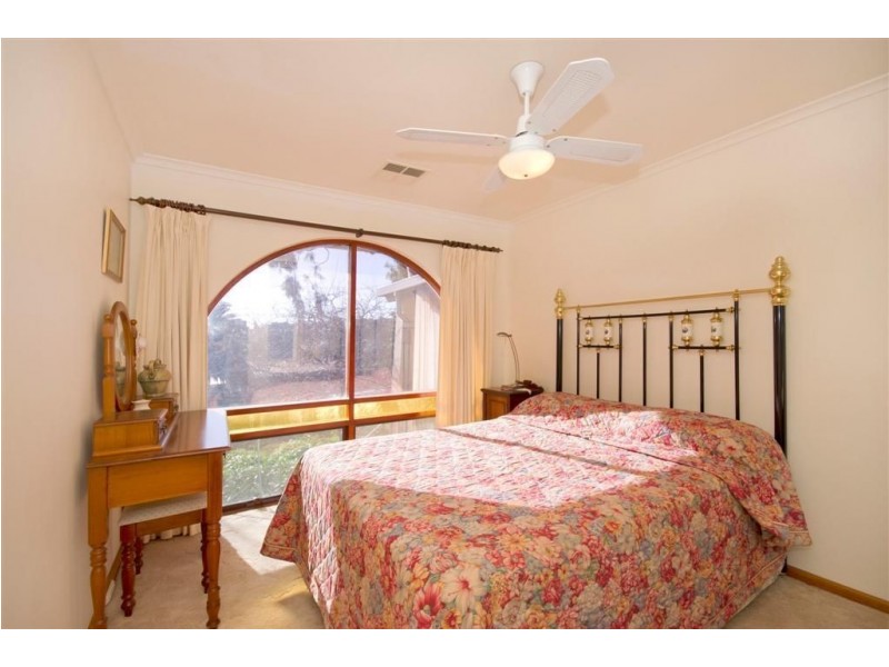 18 Glenloth Drive, Happy Valley SA 5159