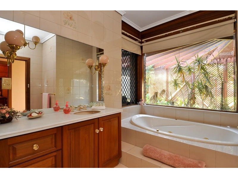 11 Traminer Way, Auldana SA 5072