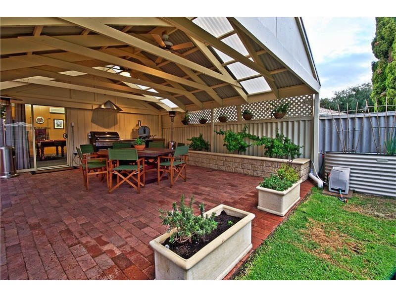 4 Mallacoota Place, West Lakes Shore SA 5020