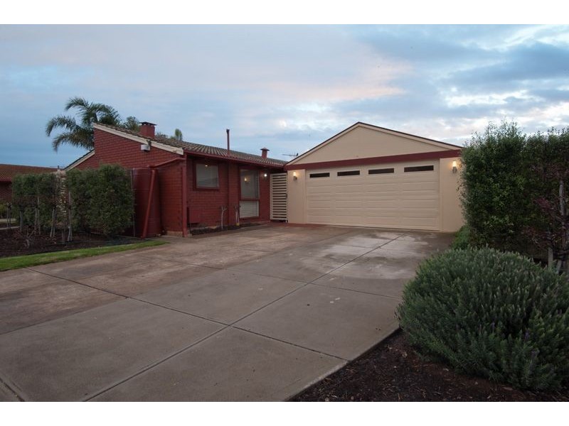 4 Mallacoota Place, West Lakes Shore SA 5020