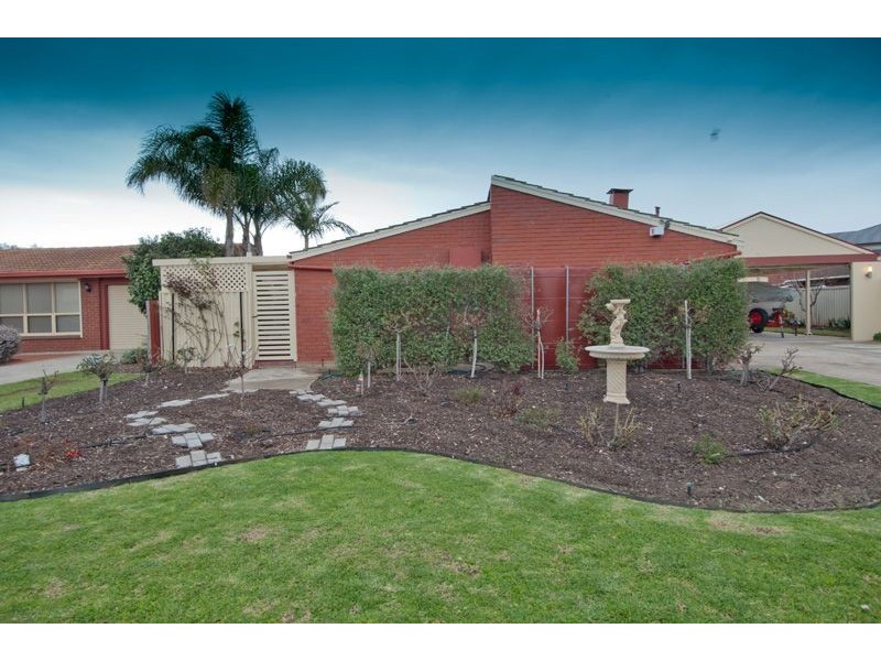 4 Mallacoota Place, West Lakes Shore SA 5020