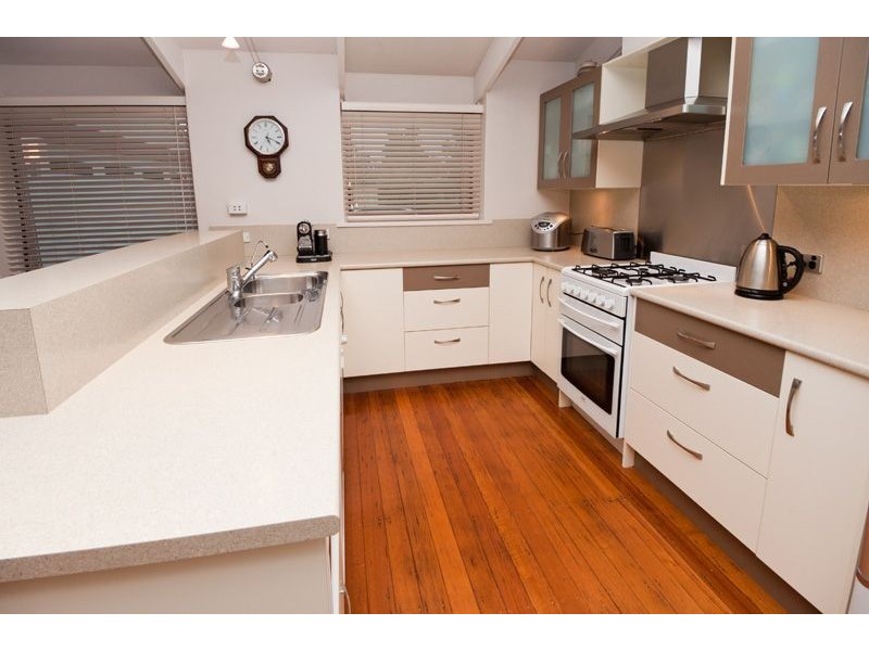 4 Mallacoota Place, West Lakes Shore SA 5020