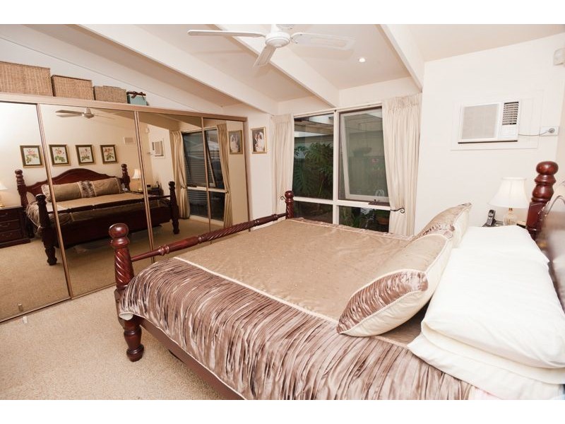 4 Mallacoota Place, West Lakes Shore SA 5020