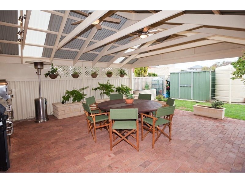 4 Mallacoota Place, West Lakes Shore SA 5020