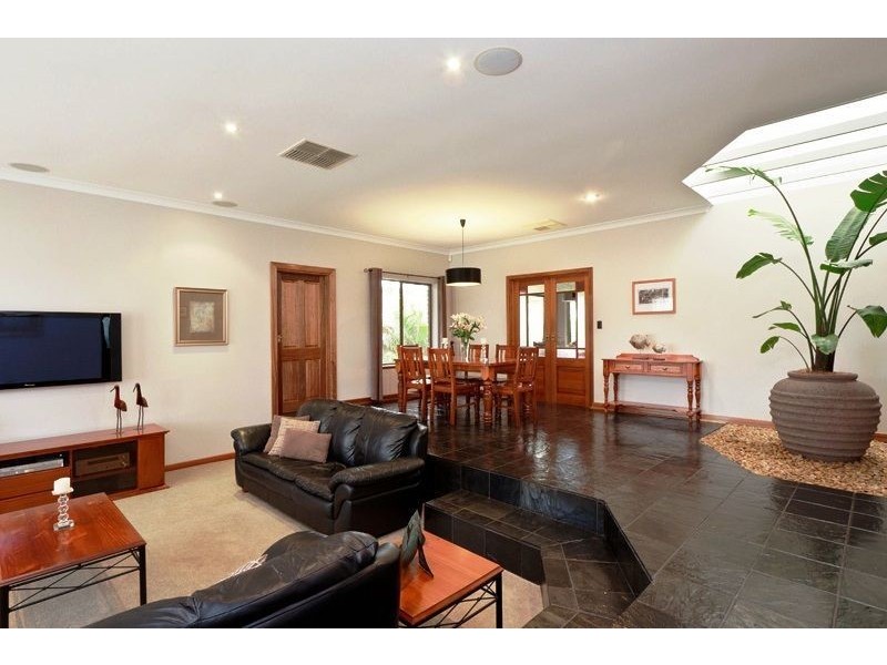 5 Hereford Avenue, Trinity Gardens SA 5068