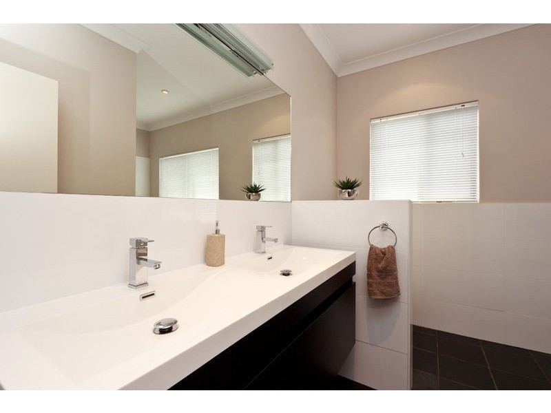 5 Hereford Avenue, Trinity Gardens SA 5068