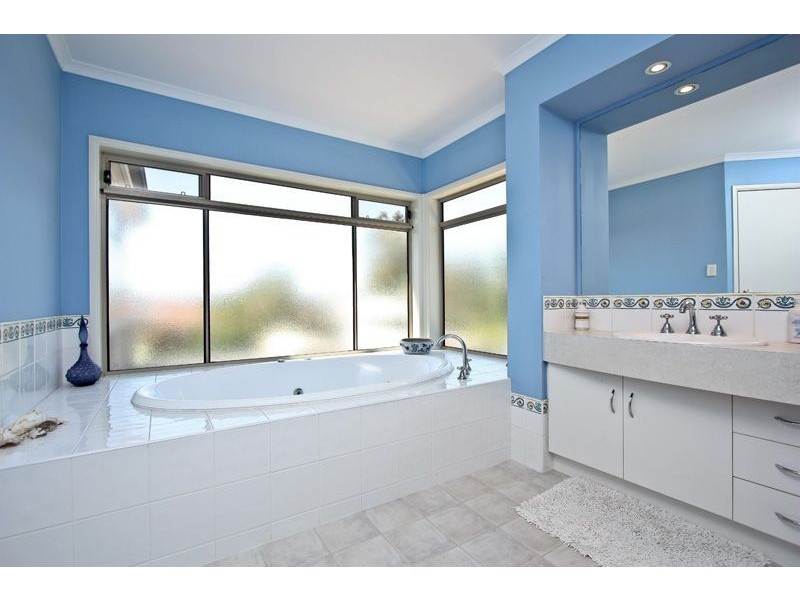 17 Burdekin Avenue, Hillcrest SA 5086