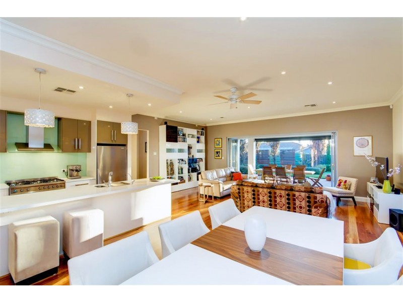 33 Lockwood Road, Erindale SA 5066