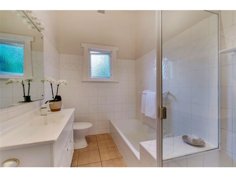 13 Peroomba Avenue, Kensington Gardens SA 5068