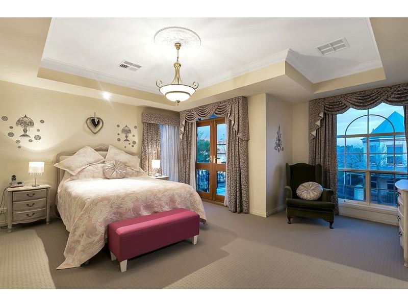 14 Lakeside Close, Mawson Lakes SA 5095