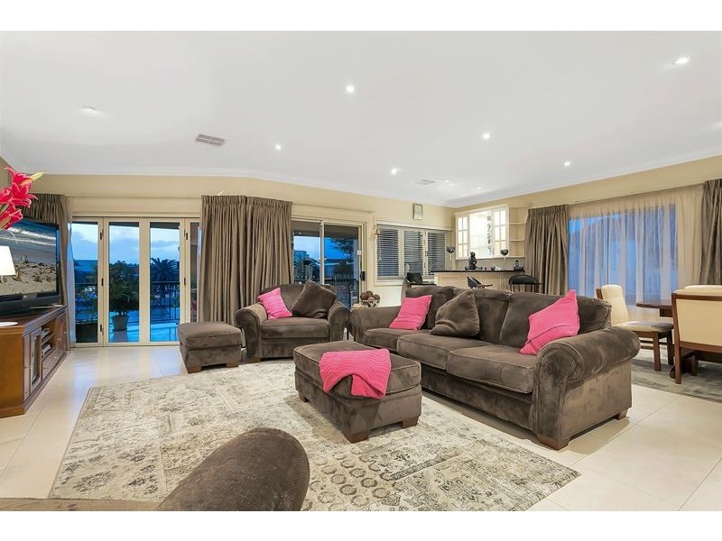 14 Lakeside Close, Mawson Lakes SA 5095