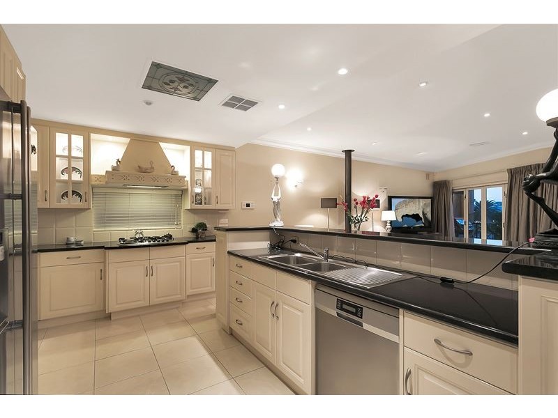 14 Lakeside Close, Mawson Lakes SA 5095