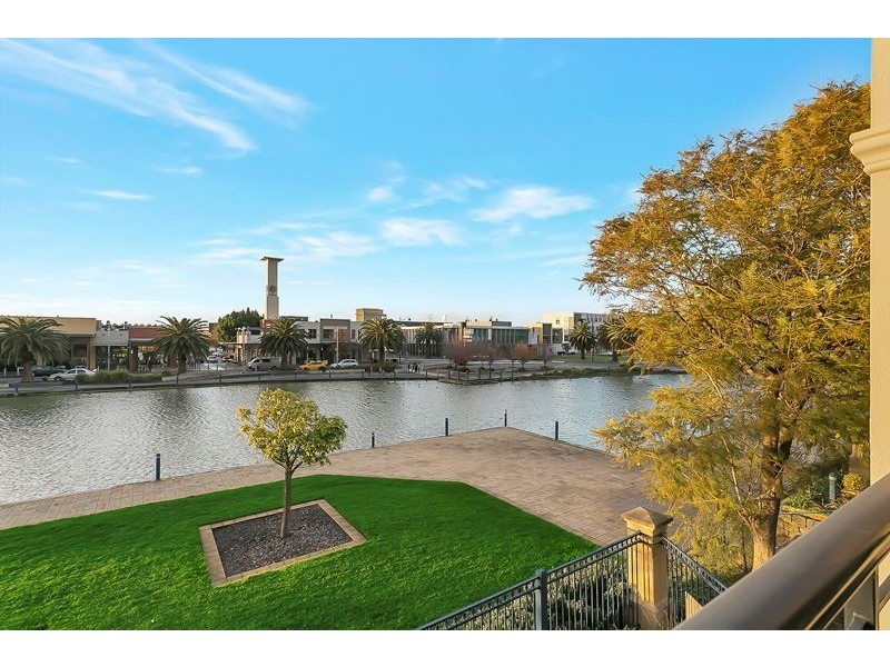 14 Lakeside Close, Mawson Lakes SA 5095