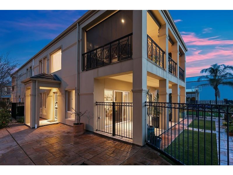 14 Lakeside Close, Mawson Lakes SA 5095