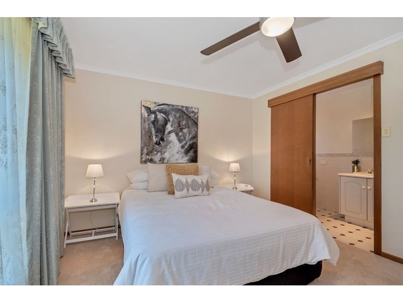 2 Meadow Lane, Gulfview Heights SA 5096