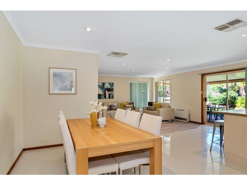 2 Meadow Lane, Gulfview Heights SA 5096