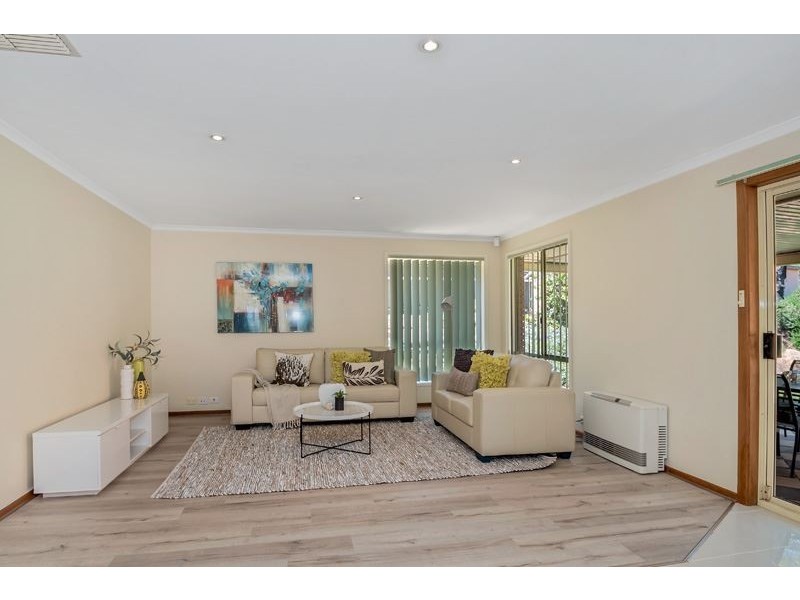 2 Meadow Lane, Gulfview Heights SA 5096