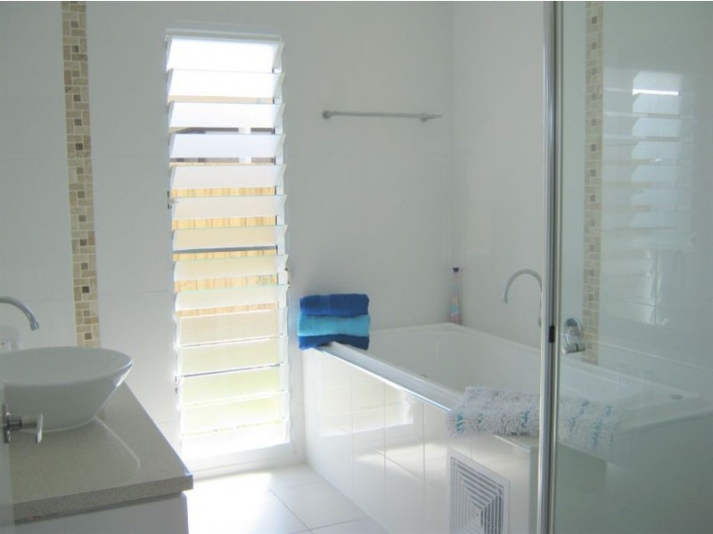 8 Breakers Place, Mount Coolum QLD 4573