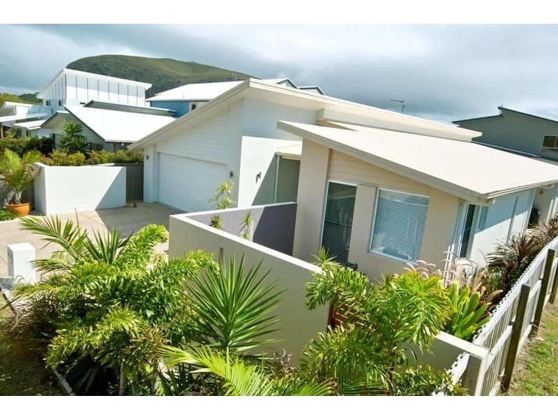 8 Ocean Keys Crescent, Mount Coolum QLD 4573
