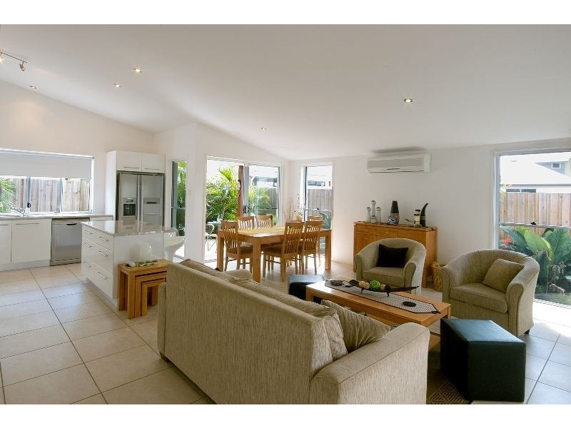 8 Ocean Keys Crescent, Mount Coolum QLD 4573