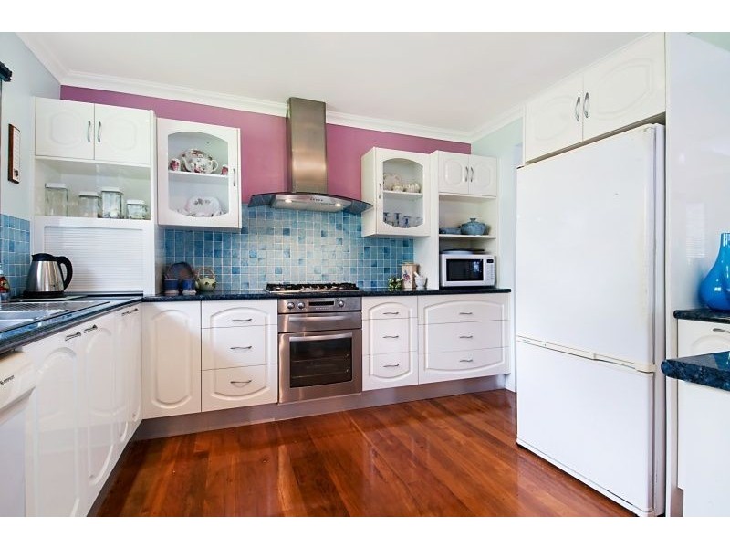 7 Andrew St, Point Arkwright QLD 4573