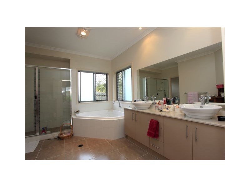 20 Dornoch Way, Peregian Springs QLD 4573