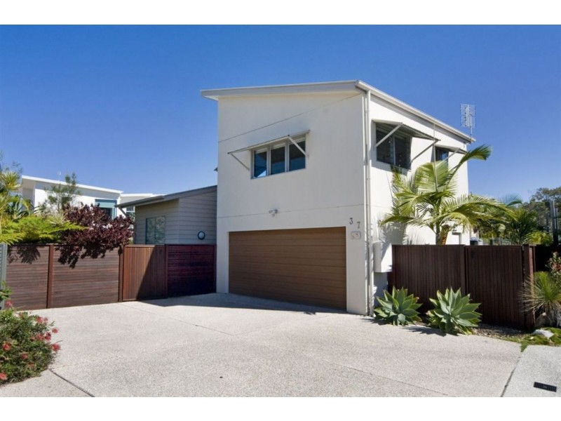 37 Boardrider Crescent, Mount Coolum QLD 4573