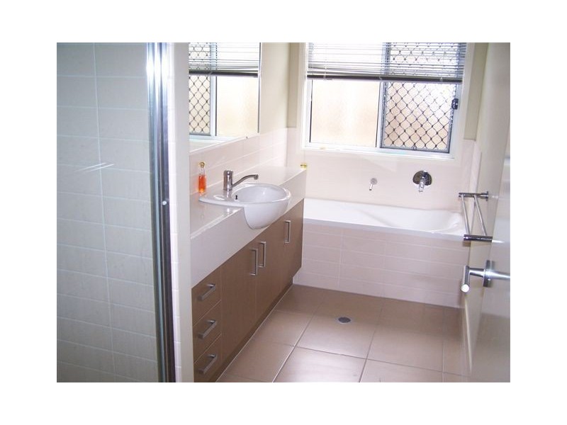 27 MAIDSTONE CRES, Peregian Springs QLD 4573