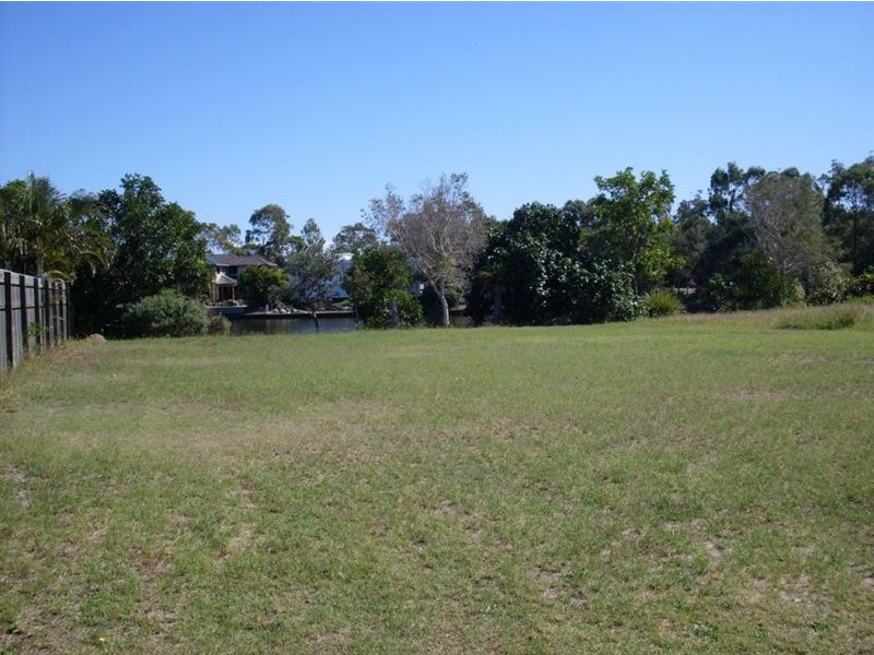 18 Veerings Crescent, Twin Waters QLD 4564